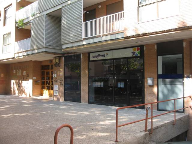 Local comercial en Alquiler en Nicanor Villalta, 2 en Parque Palomar – Bombarda