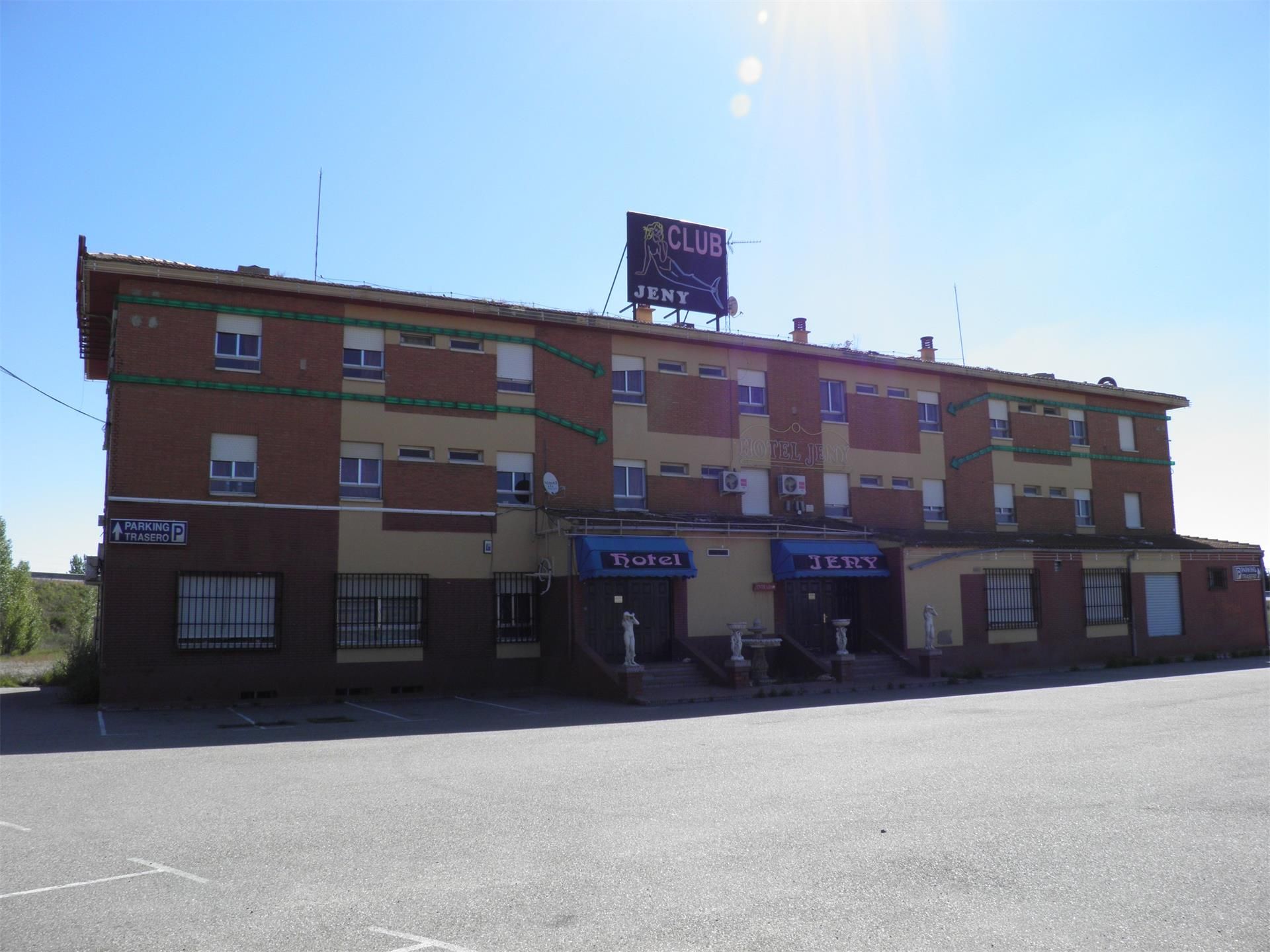 Vista exterior de Local en venda en Castrogonzalo amb Aire condicionat i Calefacció