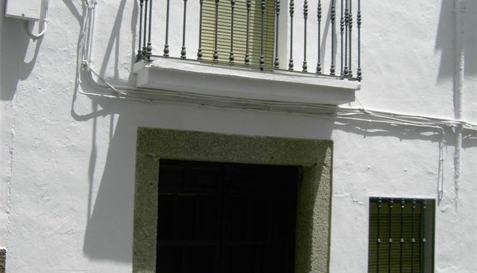 Piso en venta en Calle Fuente del Castaño, 43, Alcuéscar, Cáceres - imagen 1 Foto 1 de Piso en venta en Calle Fuente del Castaño, 43, Alcuéscar, Cáceres
