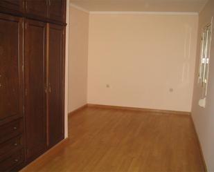 Schlafzimmer von Wohnung zum verkauf in Hinojosa del Duque mit Balkon