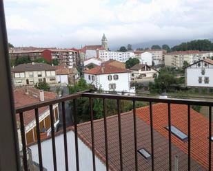 Vista exterior de Pis en venda en Espinosa de los Monteros amb Balcó