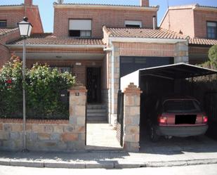 Vista exterior de Casa o xalet en venda en San Pedro del Arroyo amb Terrassa