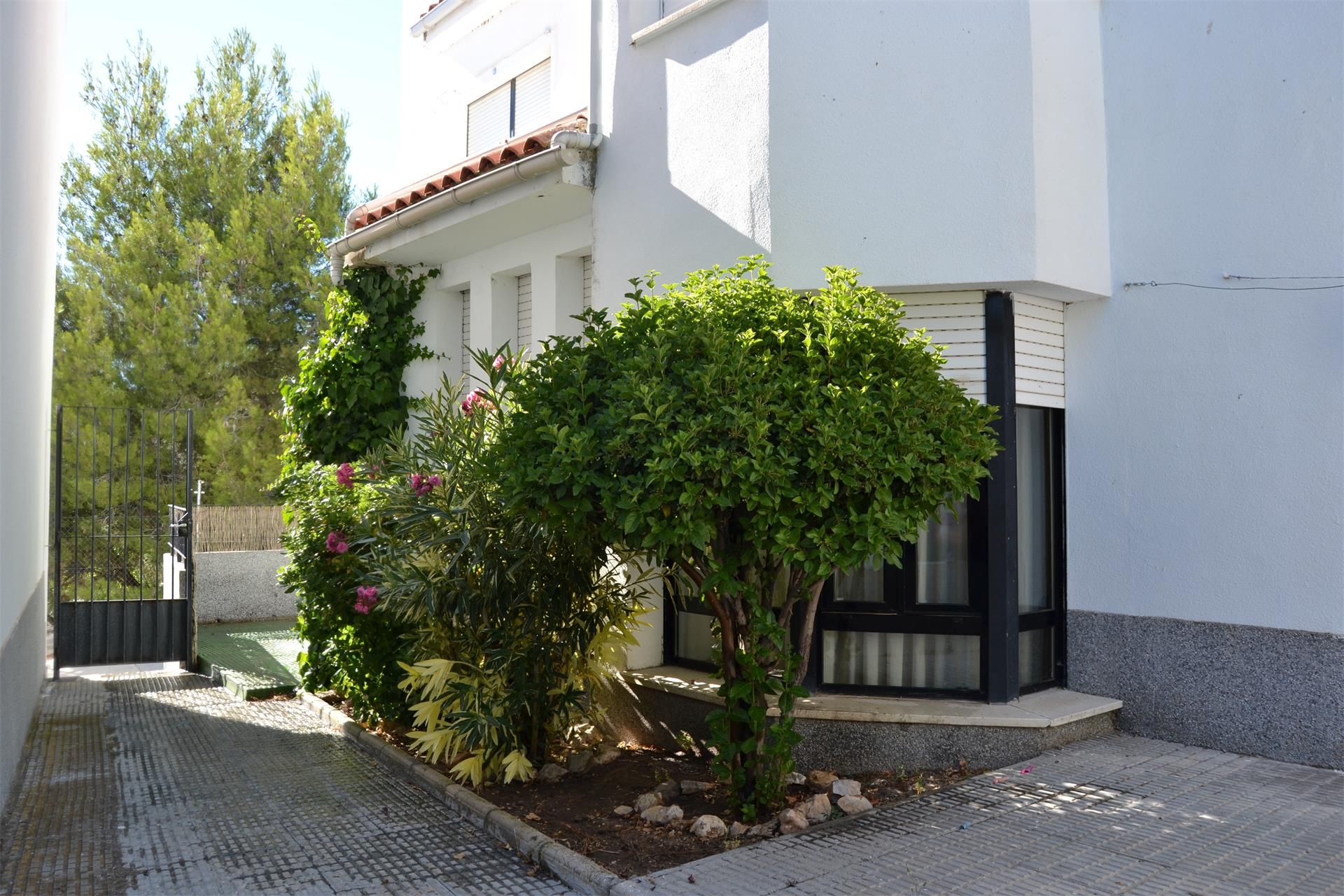 Vista exterior de Casa o xalet en venda en Barajas de Melo amb Calefacció, Jardí privat i Parquet
