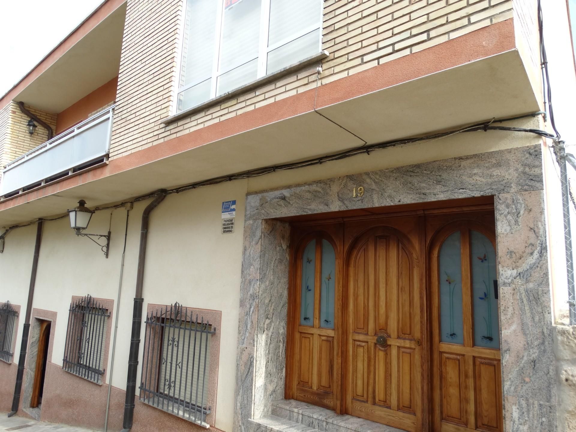Vista exterior de Casa adosada en venda en San Vicente de la Sonsierra amb Calefacció, Parquet i Terrassa