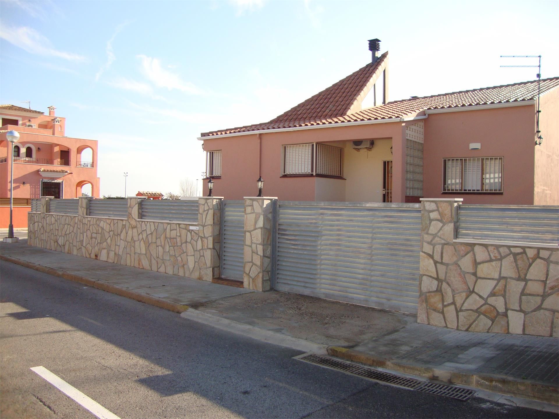 Exterior view of House or chalet for sale in Vandellòs i l'Hospitalet de l'Infant  with Air Conditioner, Terrace and Swimming Pool