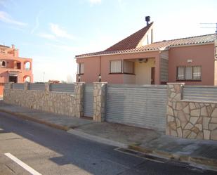 Exterior view of House or chalet for sale in Vandellòs i l'Hospitalet de l'Infant  with Air Conditioner, Terrace and Swimming Pool