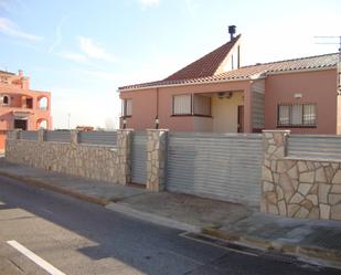 Vista exterior de Casa o xalet en venda en Vandellòs i l'Hospitalet de l'Infant amb Aire condicionat, Terrassa i Piscina