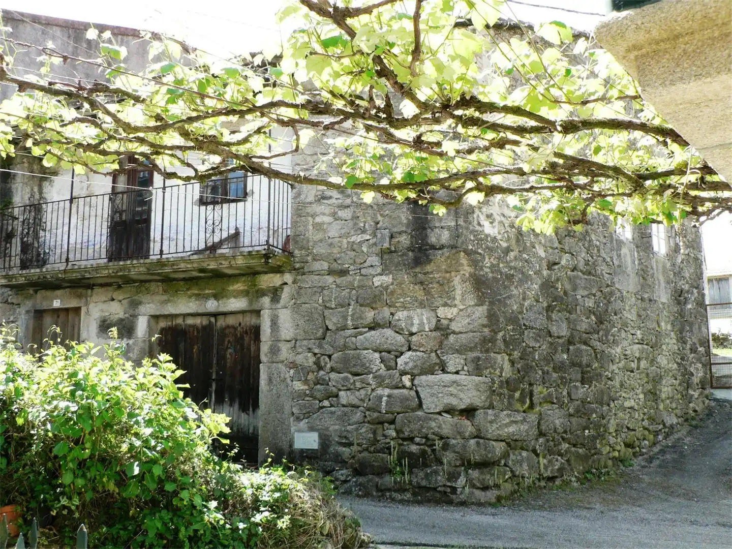 Einfamilien-Reihenhaus zum Verkauf in O Barral, Tomonde, 71, Cerdedo Außenansicht von Einfamilien-Reihenhaus zum Verkauf in Cerdedo mit Abstellraum und Balkon