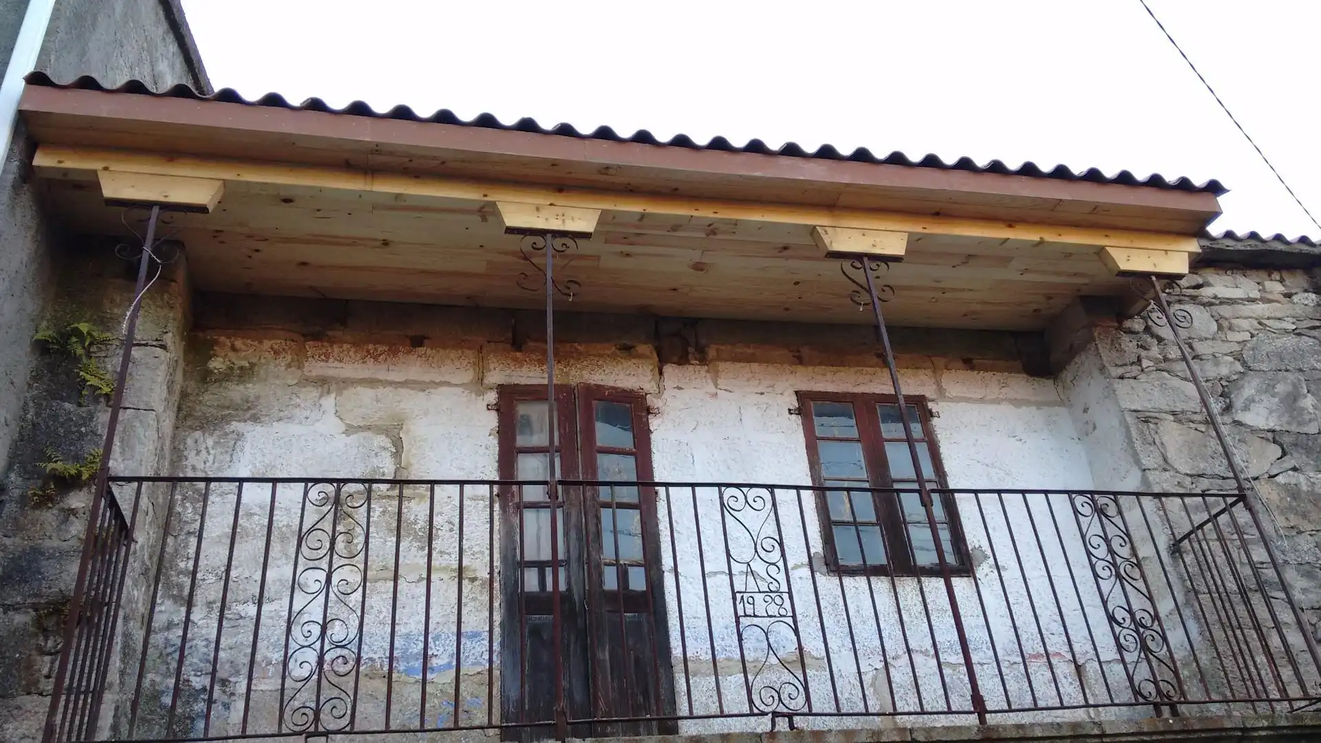 Einfamilien-Reihenhaus zum Verkauf in O Barral, Tomonde, 71, Cerdedo Außenansicht von Einfamilien-Reihenhaus zum Verkauf in Cerdedo mit Abstellraum und Balkon