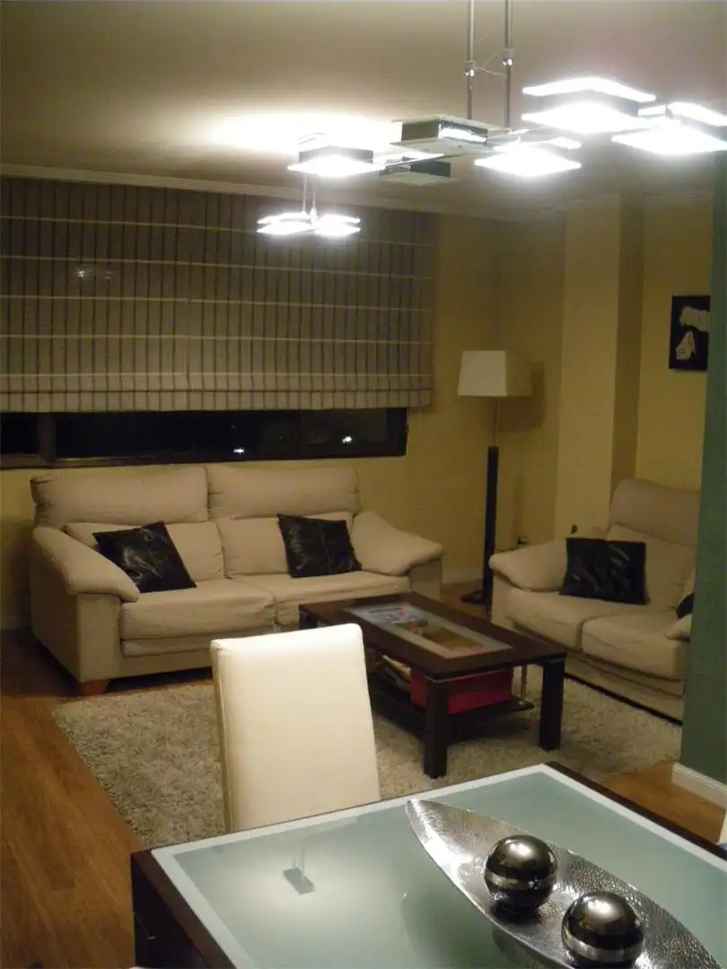 Dúplex en venta en Calle Camino Alto a Los Villares, 60, Villamayor Sala de estar de Dúplex en venta en Villamayor con Terraza y Piscina