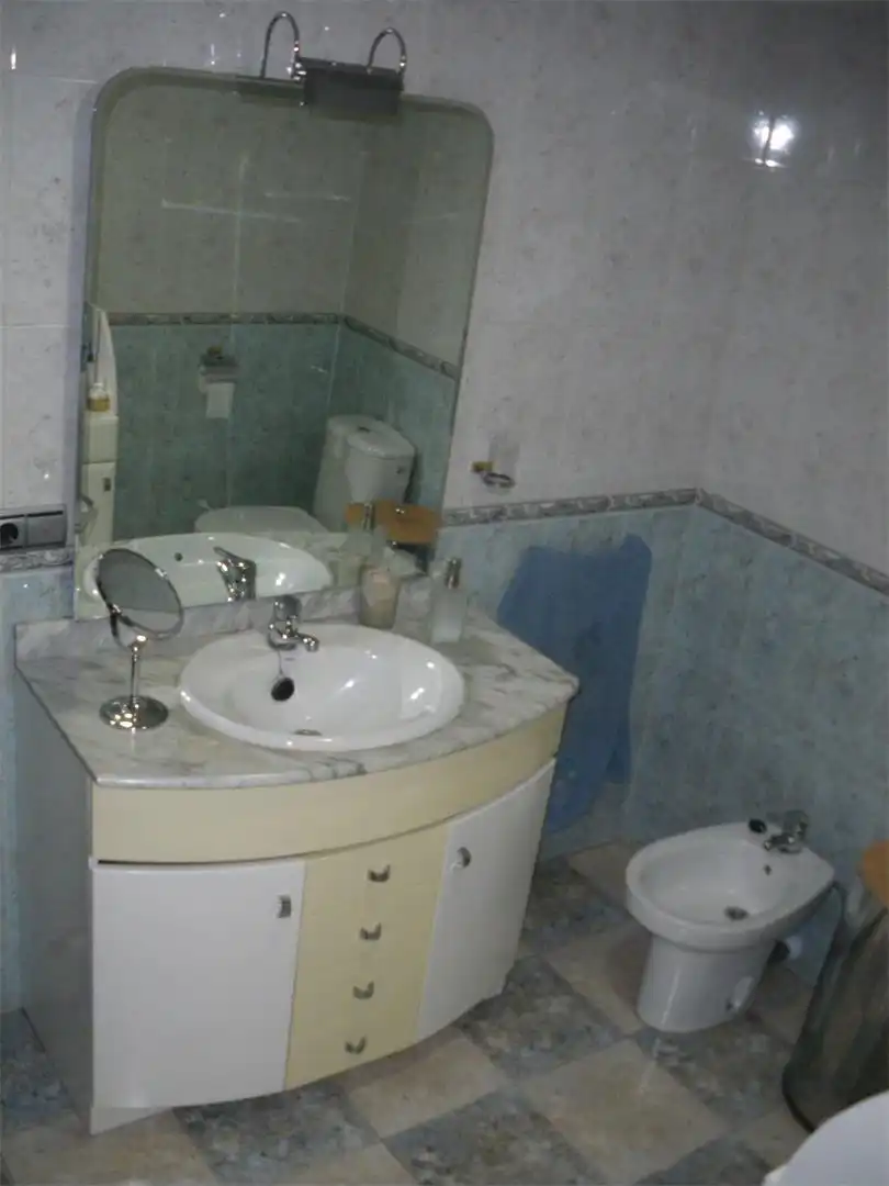 Dúplex en venta en Calle Camino Alto a Los Villares, 60, Villamayor Baño de Dúplex en venta en Villamayor con Terraza y Piscina