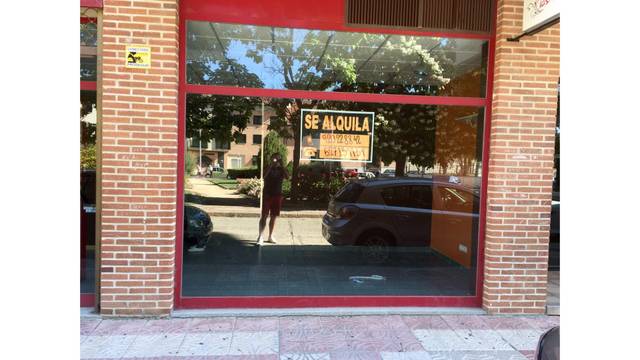 Local comercial en Alquiler en 5 Villas, 2 en Murallas