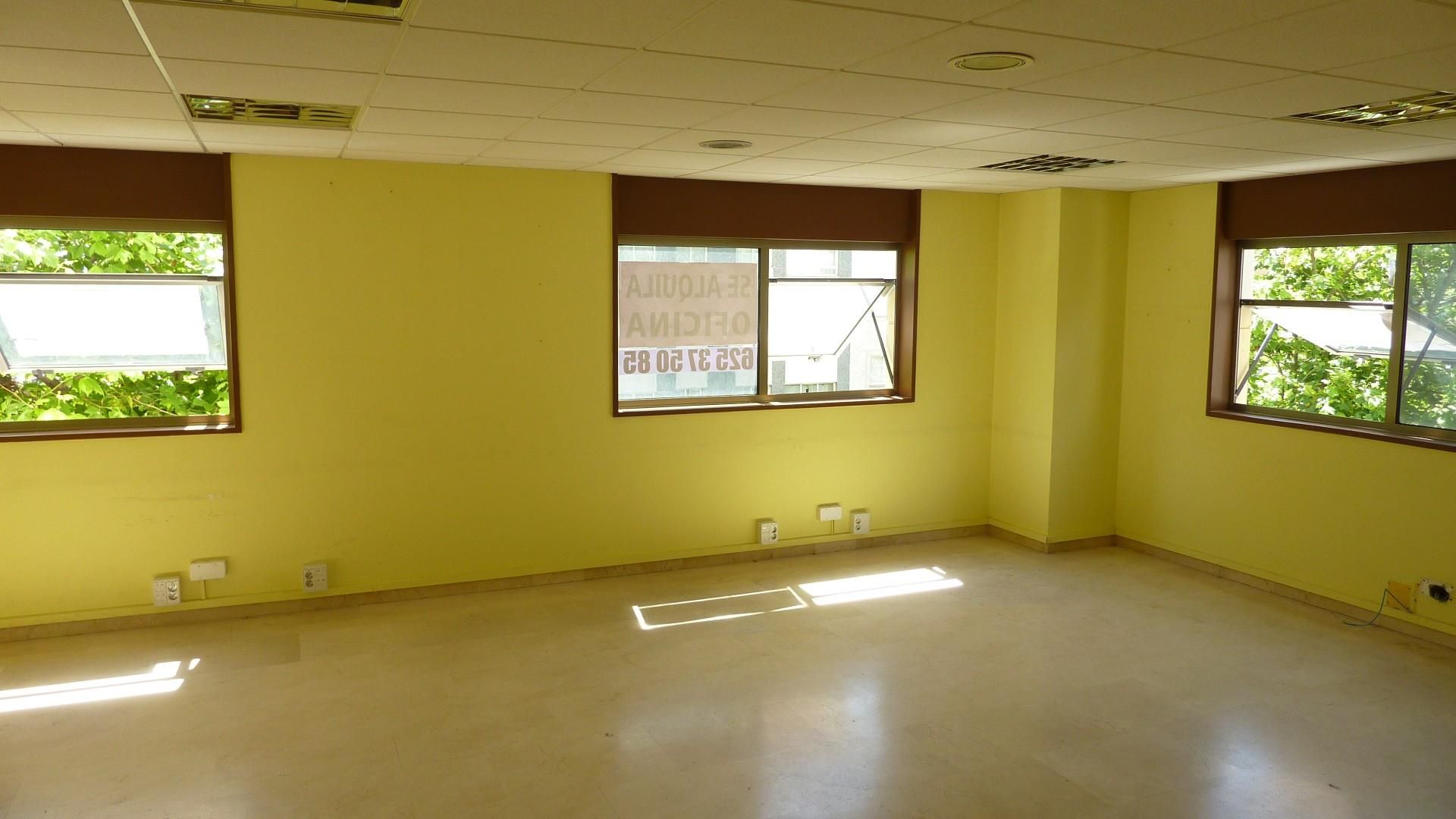 Oficina de lloguer a Ronda de Outeiro, 421, Los Rosales