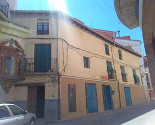 Vista exterior de Casa adosada en venda en Alcañiz amb Terrassa i Balcó