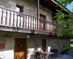 Exterior view of House or chalet for sale in Santiurde de Toranzo  with Terrace and Balcony