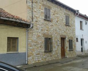 Vista exterior de Casa o xalet en venda en Barruelo de Santullán