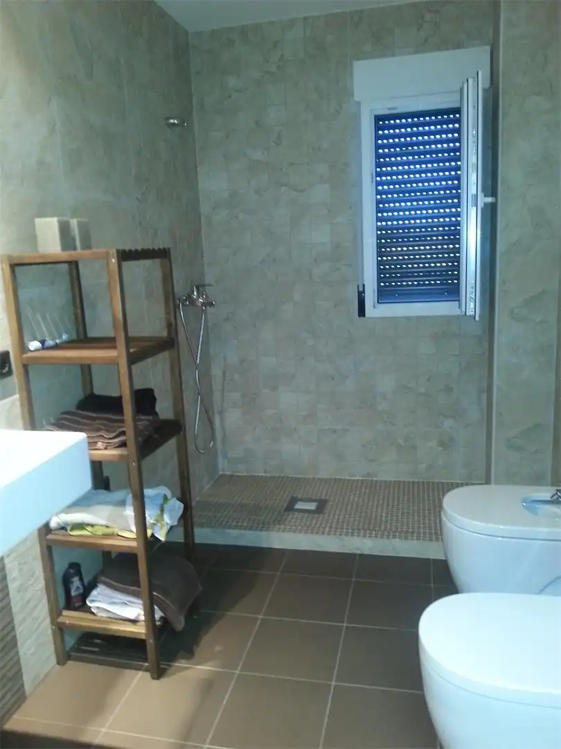 Wohnung zum Verkauf in Strasse Rumanía, 21, Ciudad Jardín Badezimmer von Wohnung zum Verkauf in Ciudad Real Capital mit Schwimmbad