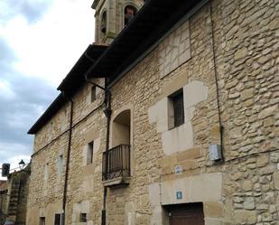 Vista exterior de Casa adosada en venda en Berantevilla amb Balcó