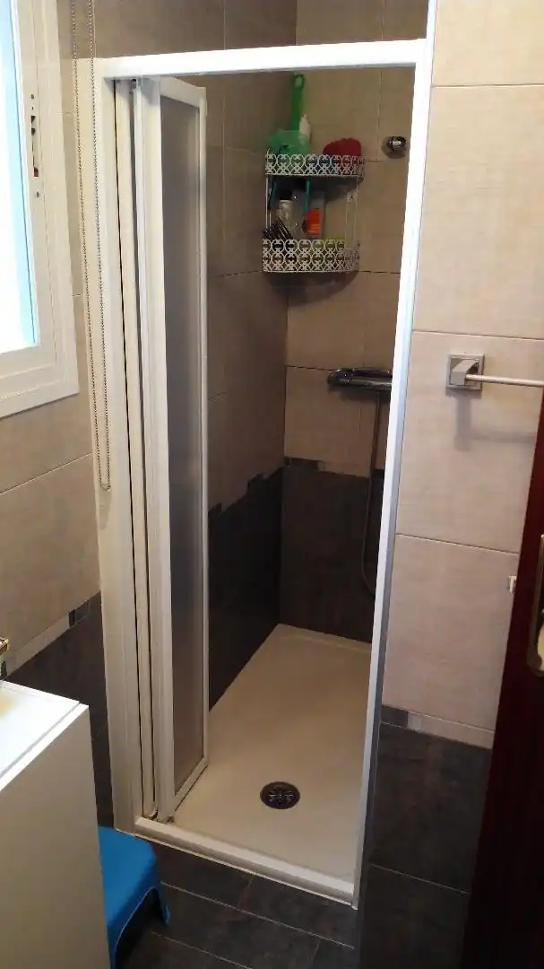Flat for sale in Plaza Independencia, 2, Villanueva Mesía Bathroom of Flat for sale in Villanueva Mesía with Air Conditioner, Furnished and Oven