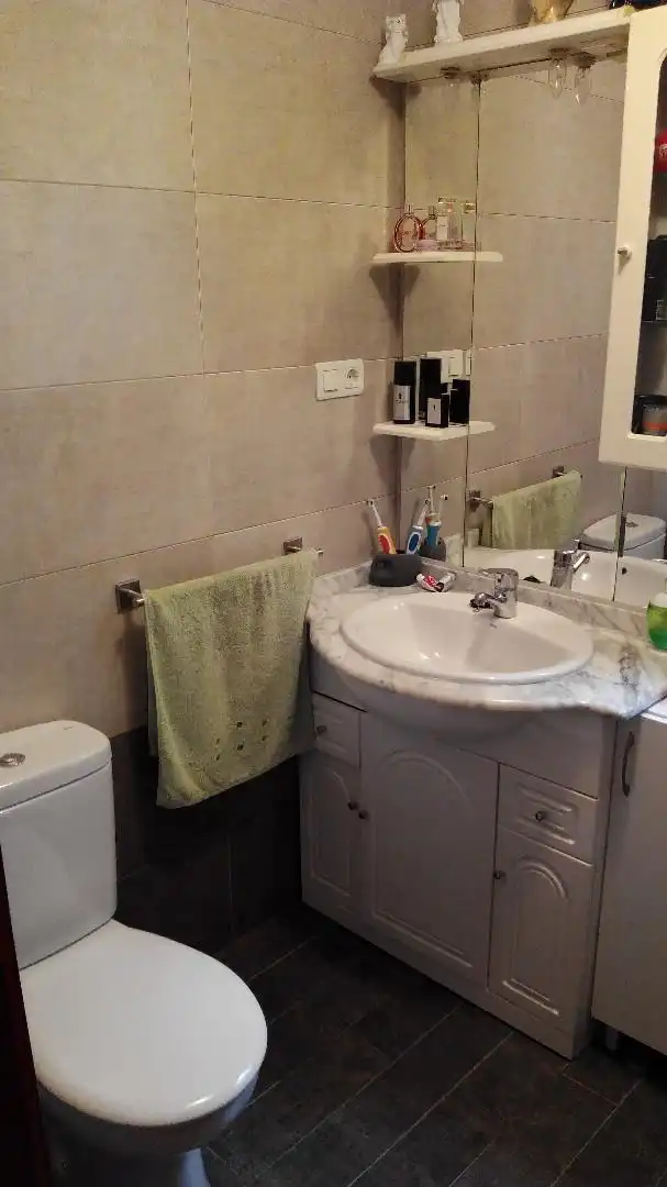 Flat for sale in Plaza Independencia, 2, Villanueva Mesía Bathroom of Flat for sale in Villanueva Mesía with Air Conditioner, Furnished and Oven