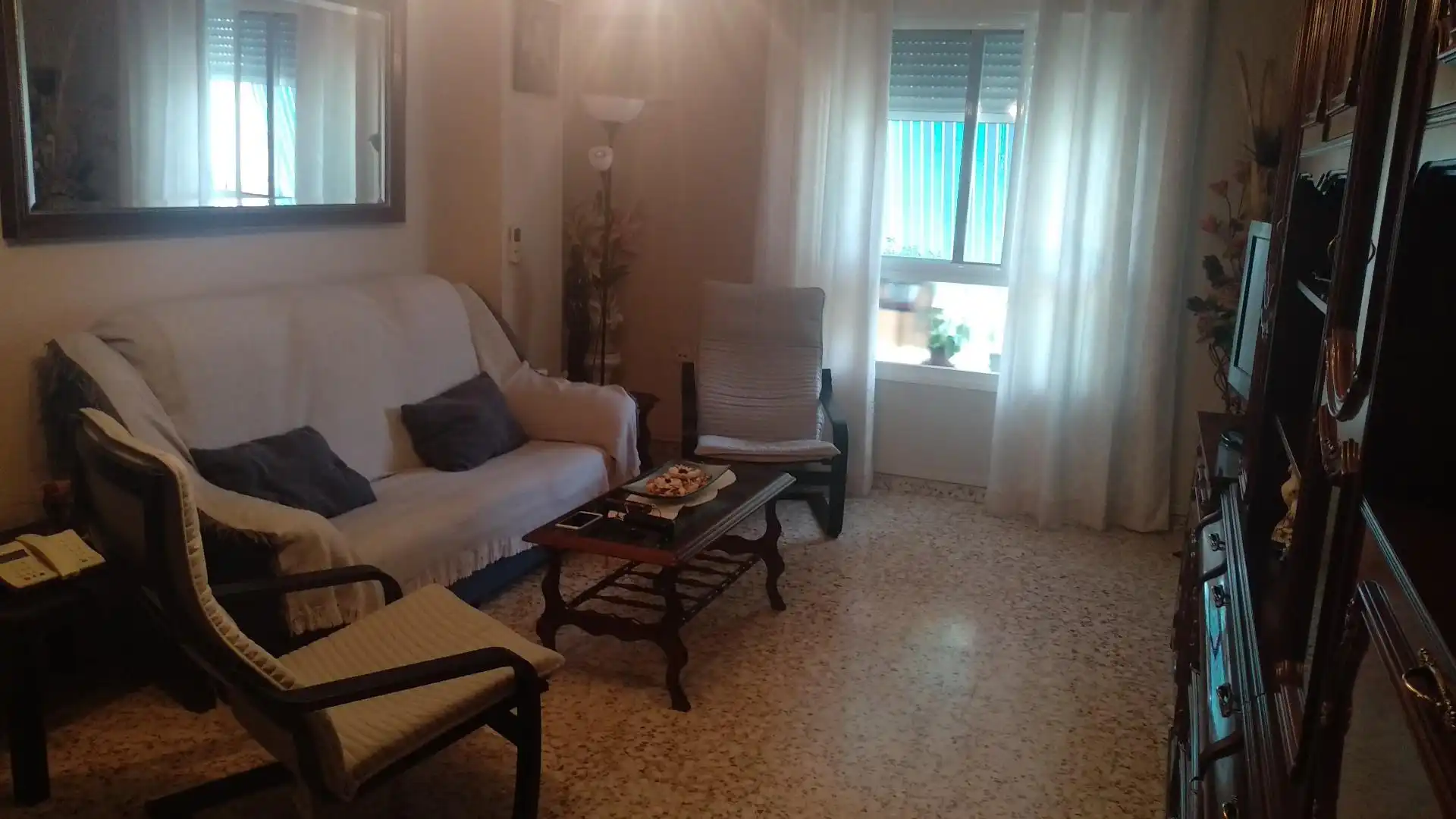 Flat for sale in Plaza Independencia, 2, Villanueva Mesía Living room of Flat for sale in Villanueva Mesía with Air Conditioner, Furnished and Oven