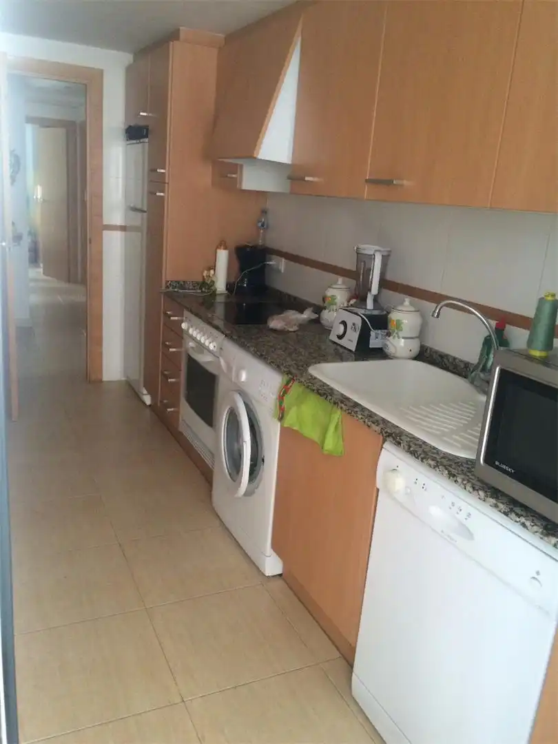 Flat for rent in Calle del Maestrat, 9, Playa de Gandia Kitchen of Flat for rent in Gandia with Private garden, Terrace and Swimming Pool