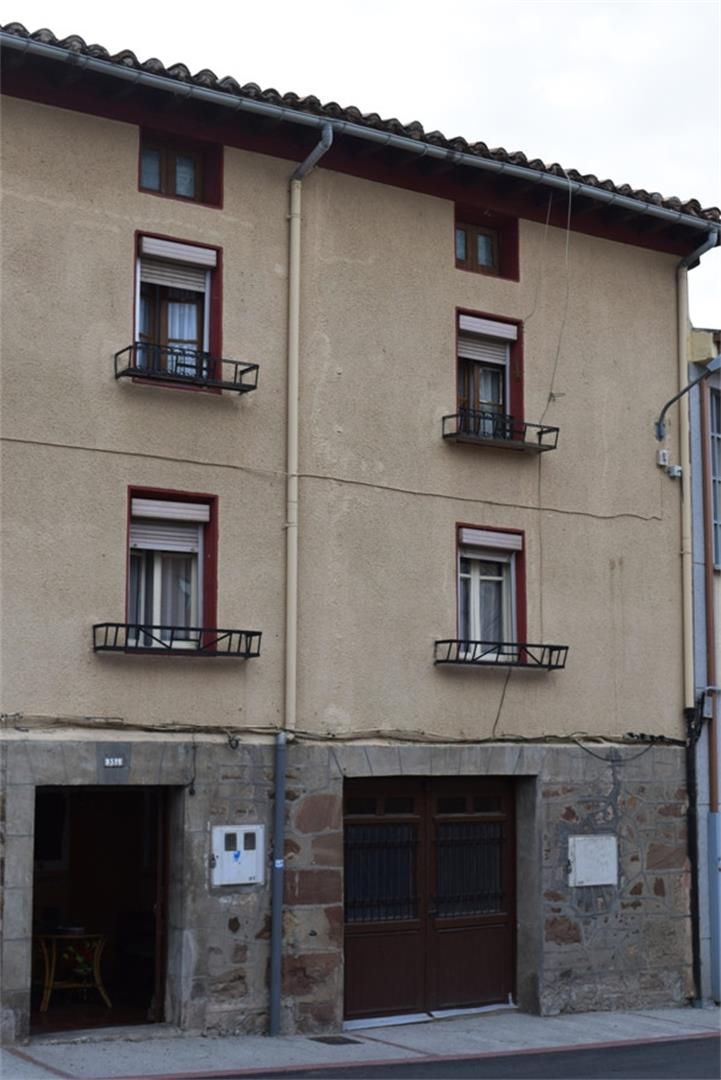 Exterior view of Single-family semi-detached for sale in Pradoluengo
