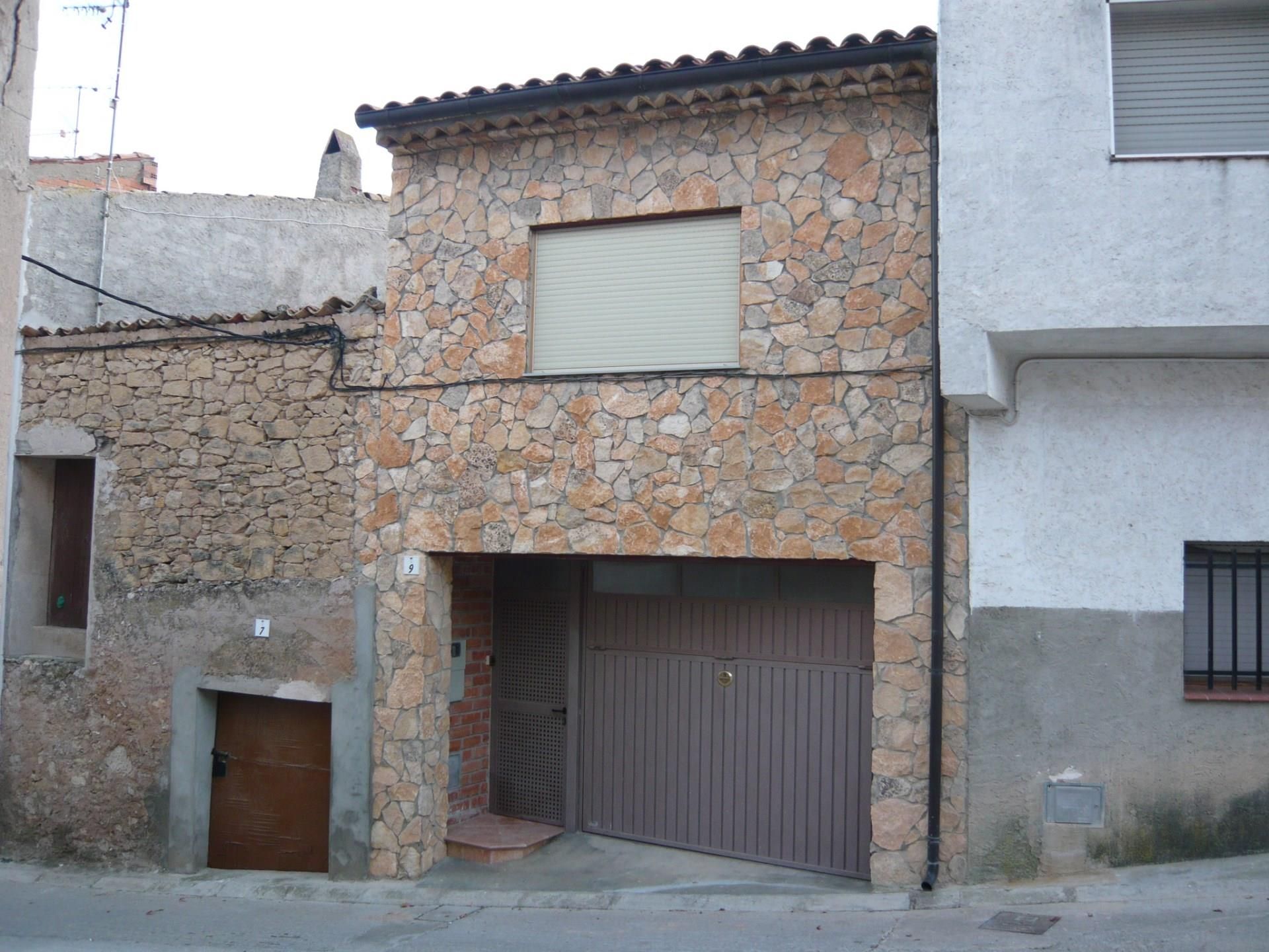 Vista exterior de Casa adosada en venda en Os de Balaguer amb Aire condicionat, Terrassa i Balcó