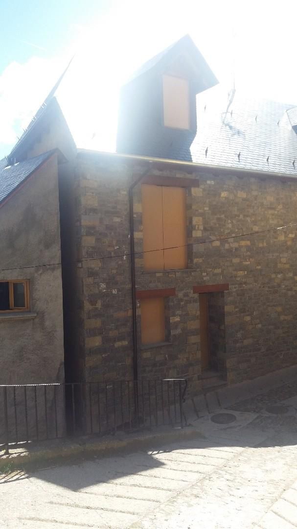 Vista exterior de Casa adosada en venda en Gistaín amb Traster