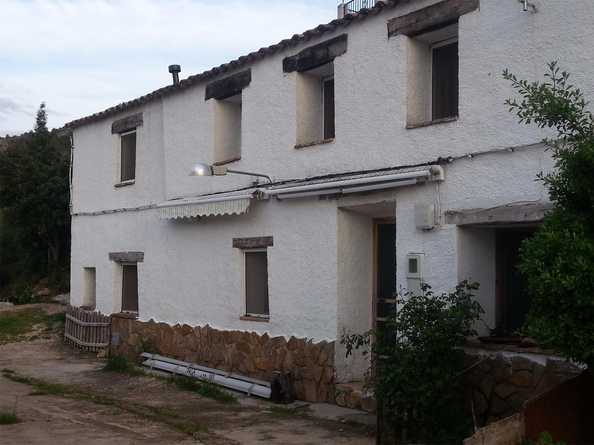 Vista exterior de Finca rústica en venda en Segura de la Sierra amb Aire condicionat, Calefacció i Traster