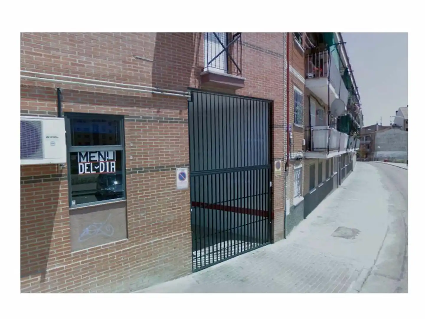 Garage for rent in Calle de Sierra Vieja, 48, Casco Histórico de Vallecas Exterior view of Garage for rent in Madrid