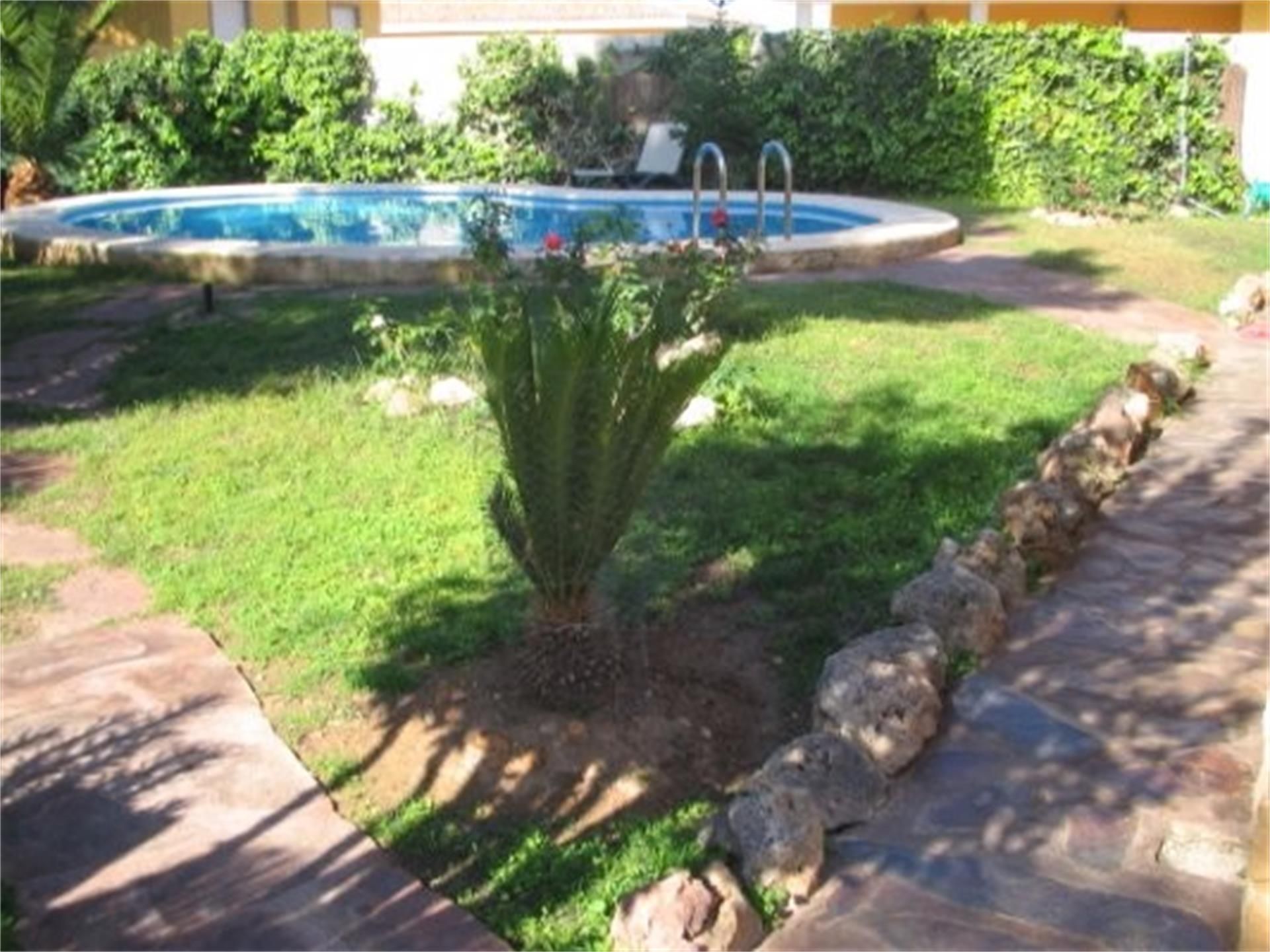 Garden of House or chalet to rent in La Pobla de Vallbona  with Air Conditioner, Heating and Private garden