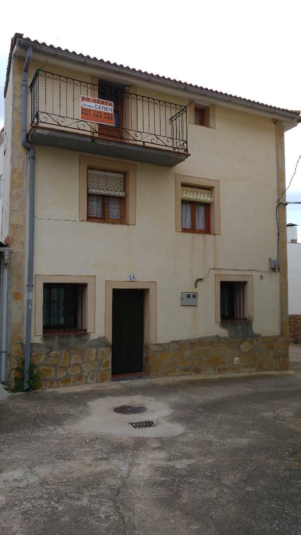 Vista exterior de Casa adosada en venta en Canillas de Río Tuerto con Calefacción y Amueblado