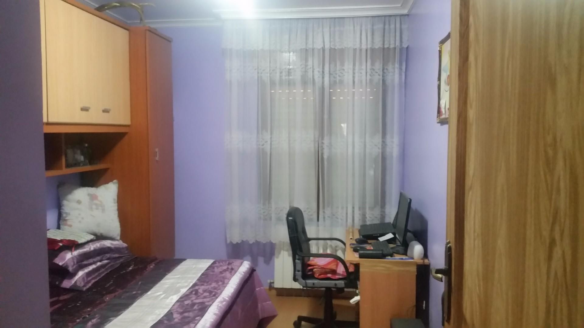 Dormitori de Apartament en venda en La Roda amb Aire condicionat, Parquet i Terrassa