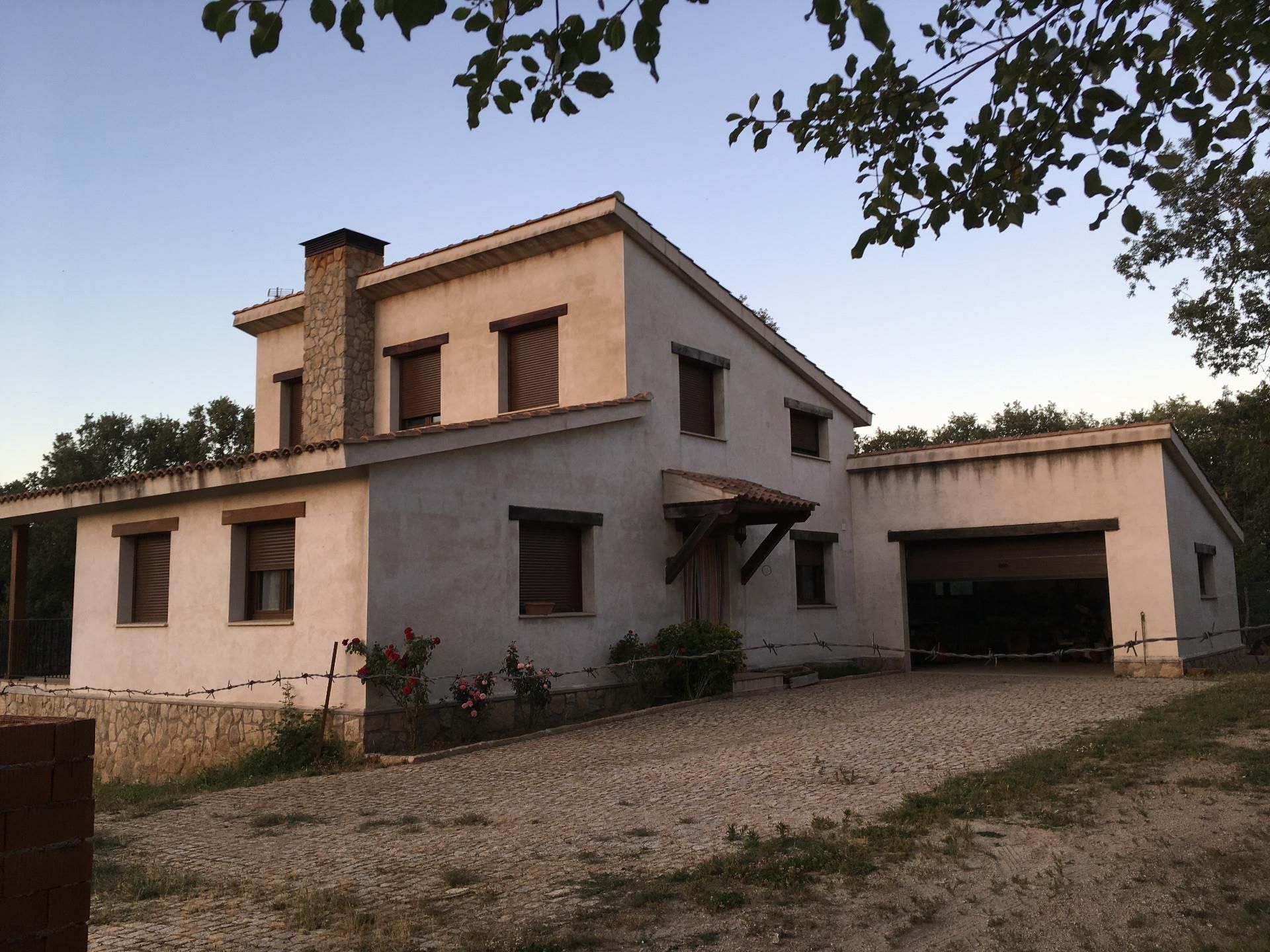 Exterior view of House or chalet for sale in Navasfrías  with Terrace and Balcony