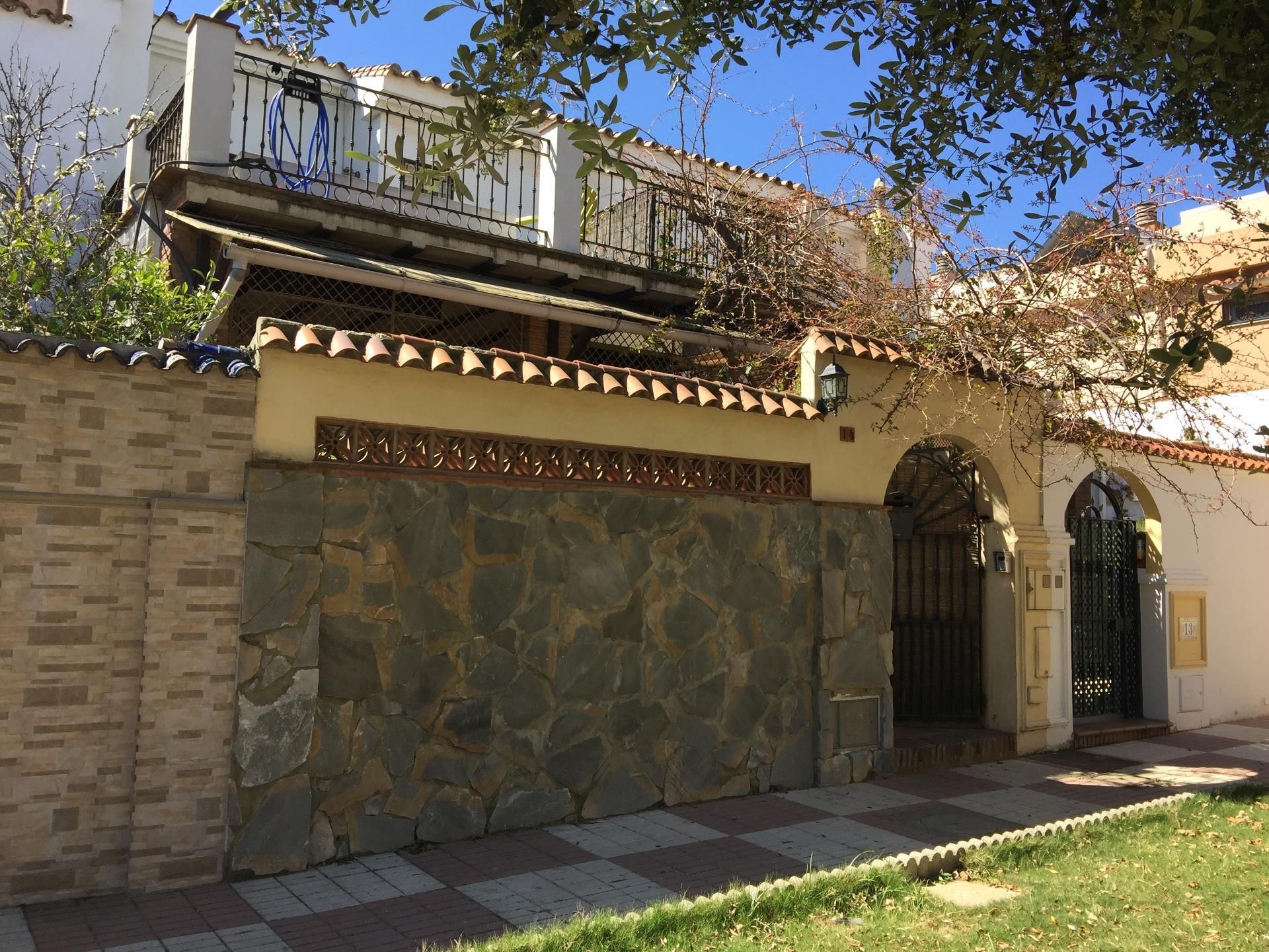 Exterior view of Single-family semi-detached for sale in La Línea de la Concepción  with Air Conditioner, Terrace and Storage room
