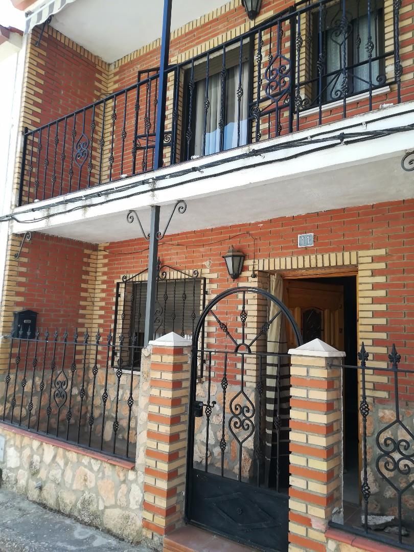 Vista exterior de Casa adosada en venda en Campos del Paraíso amb Calefacció, Terrassa i Traster