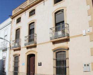 Vista exterior de Casa adosada en venda en Montijo amb Aire condicionat, Terrassa i Piscina
