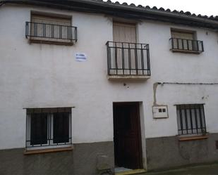 Vista exterior de Casa adosada en venda en Cañamero amb Terrassa