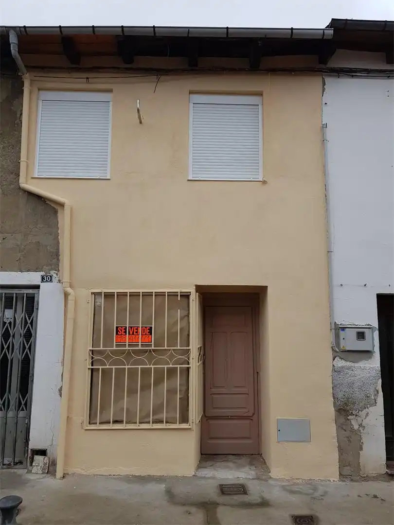 Casa adosada en venta en Calle Alcalde Santiago Basanta, 30, Bembibre Vista exterior de Casa adosada en venta en Bembibre con Calefacción y Parquet