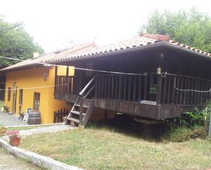 Außenansicht von Country house zum verkauf in Avilés mit Terrasse und Balkon