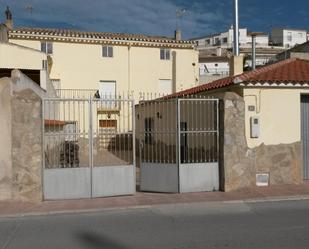 Vista exterior de Casa o xalet en venda en Castilléjar amb Aire condicionat, Terrassa i Balcó