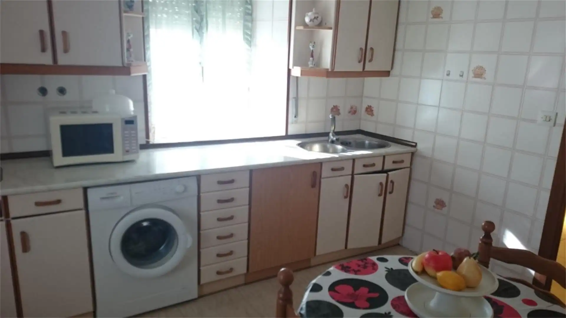 Casa adosada en venta en Calle San Roque, 11, Cervera de Pisuerga Cocina de Casa adosada en venta en Cervera de Pisuerga con Calefacción, Horno y Lavadora