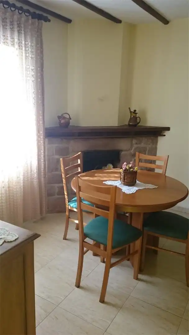 Casa adosada en venta en Calle San Roque, 11, Cervera de Pisuerga Comedor de Casa adosada en venta en Cervera de Pisuerga con Calefacción, Horno y Lavadora