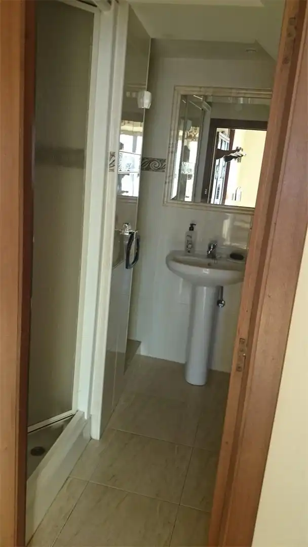 Casa adosada en venta en Calle San Roque, 11, Cervera de Pisuerga Baño de Casa adosada en venta en Cervera de Pisuerga con Calefacción, Horno y Lavadora