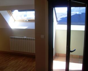 Dormitori de Dúplex en venda en Ponferrada amb Aire condicionat, Terrassa i Balcó