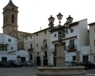 Vista exterior de Estudi de lloguer en Requena amb Calefacció, Moblat i Rentadora