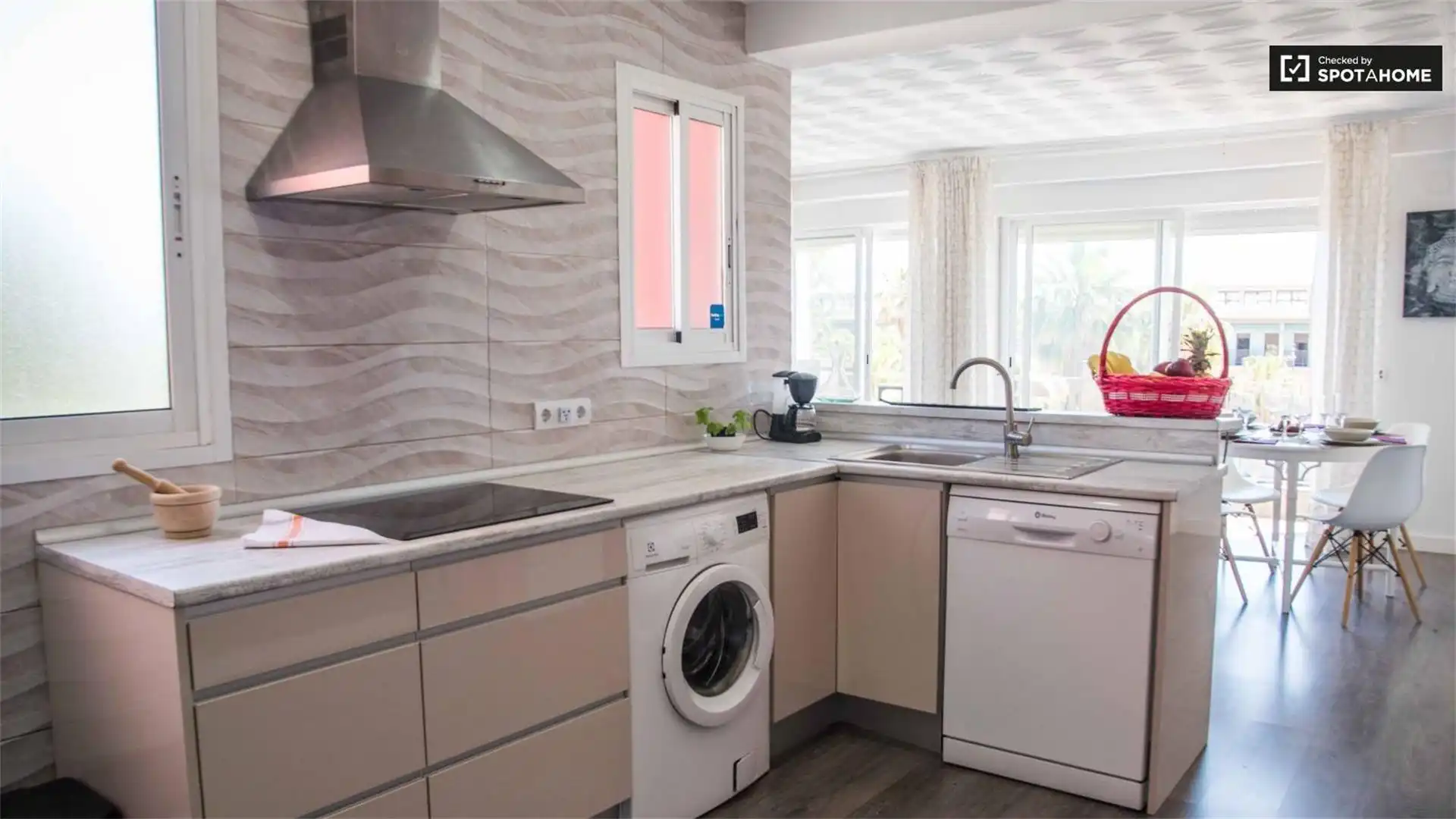 Zimmer in Calle de Cavite, 58, La Malva-rosa Küche von Wohnung zur untervermieten in Valencia mit Klimaanlage, Heizung und Parkett