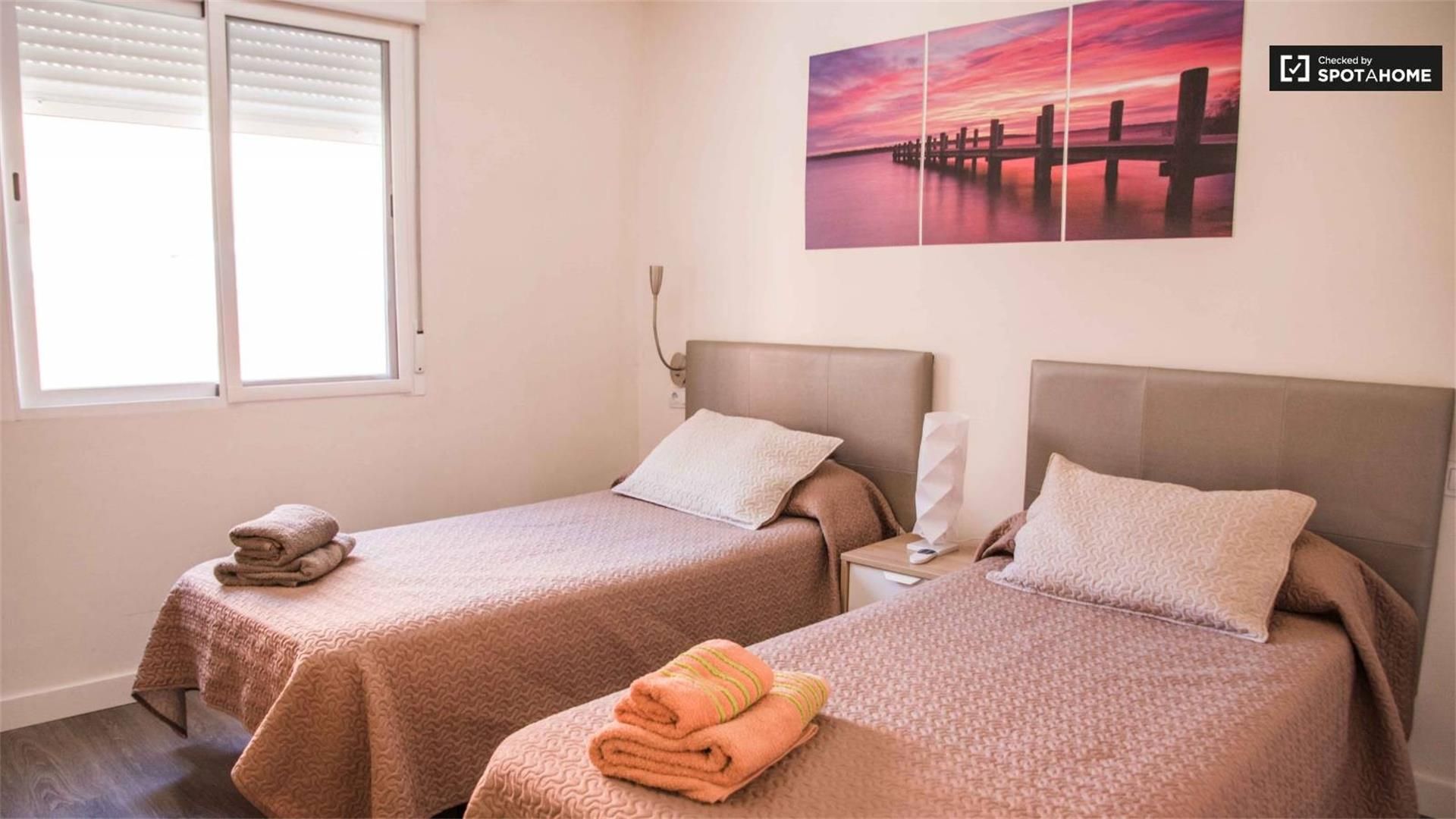 Bedroom of Flat to share in  Valencia Capital  with Air Conditioner, Heating and Parquet flooring