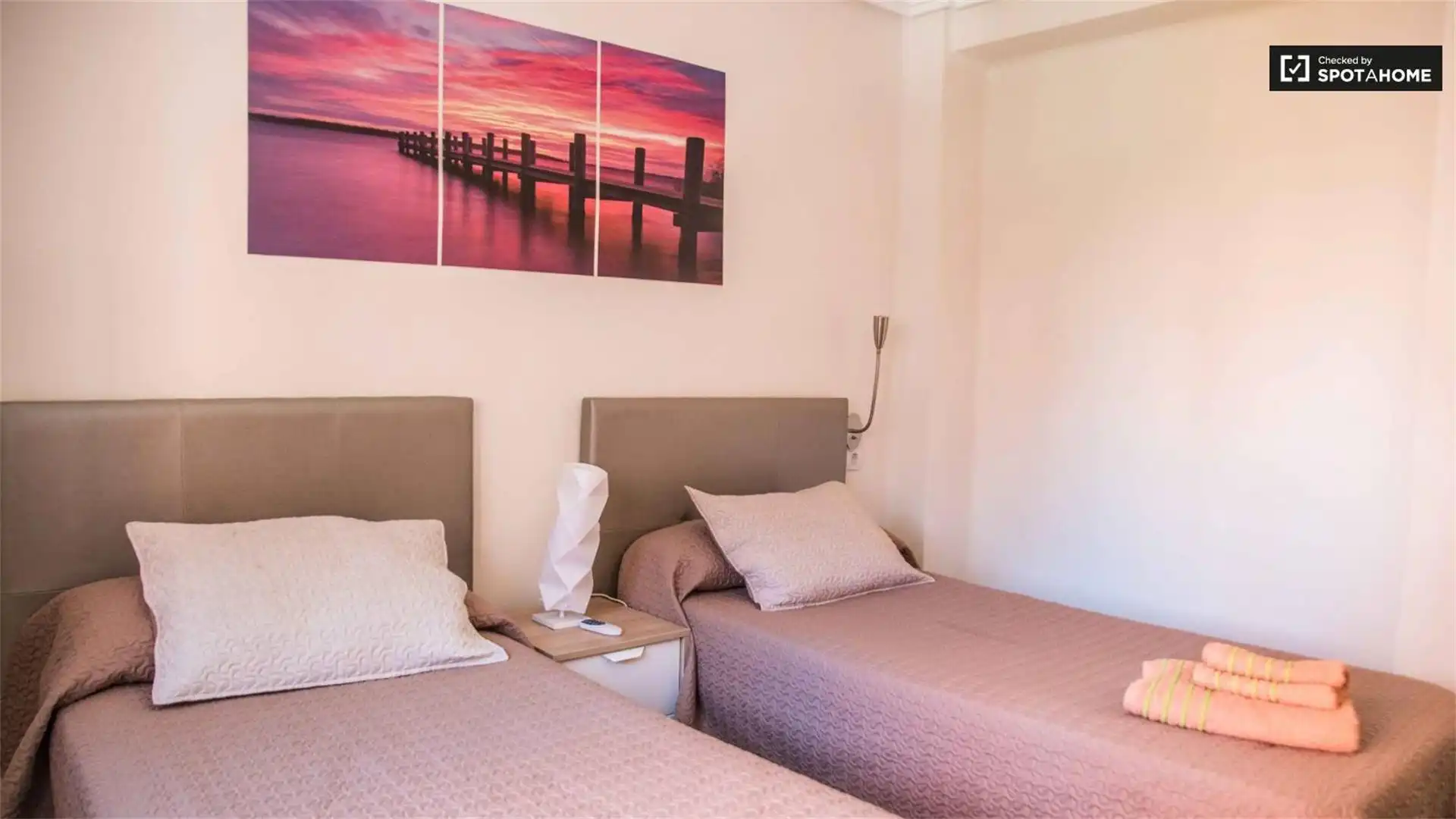 Zimmer in Calle de Cavite, 58, La Malva-rosa Schlafzimmer von Wohnung zur untervermieten in Valencia mit Klimaanlage, Heizung und Parkett